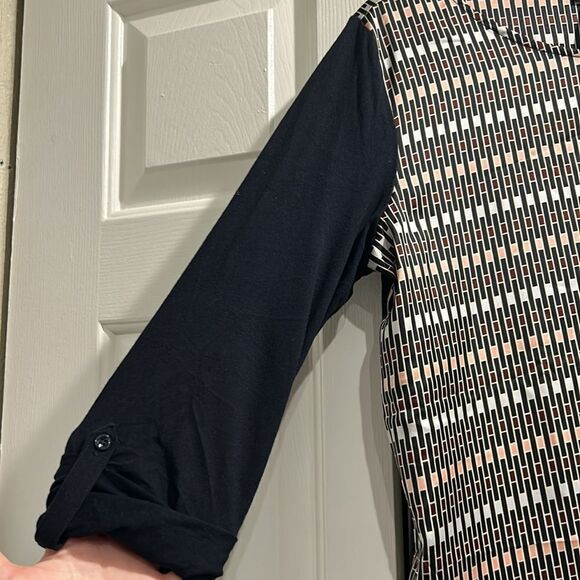 Ann Taylor Blouse, Size Medium - Picture 4 of 7